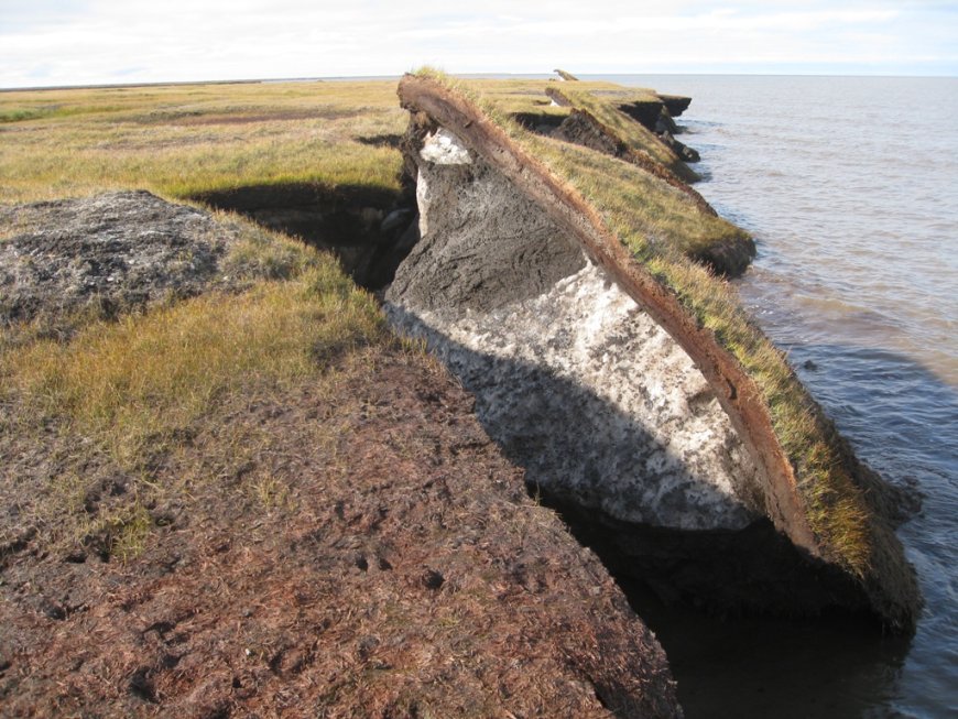 “Eroding Edges: Alaska’s Battle Against Coastal Retreat”